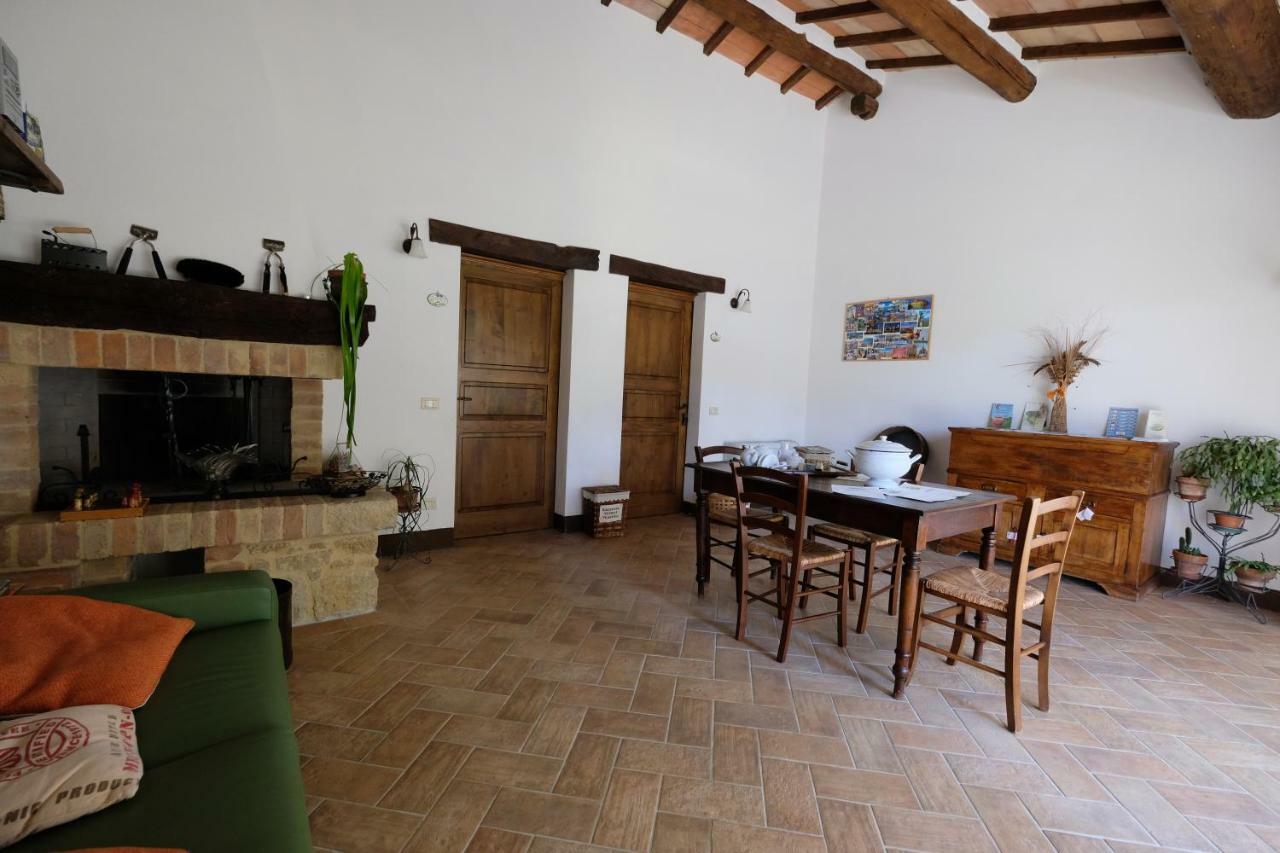 Agriturismo Santa Maria Πιέντσα Εξωτερικό φωτογραφία